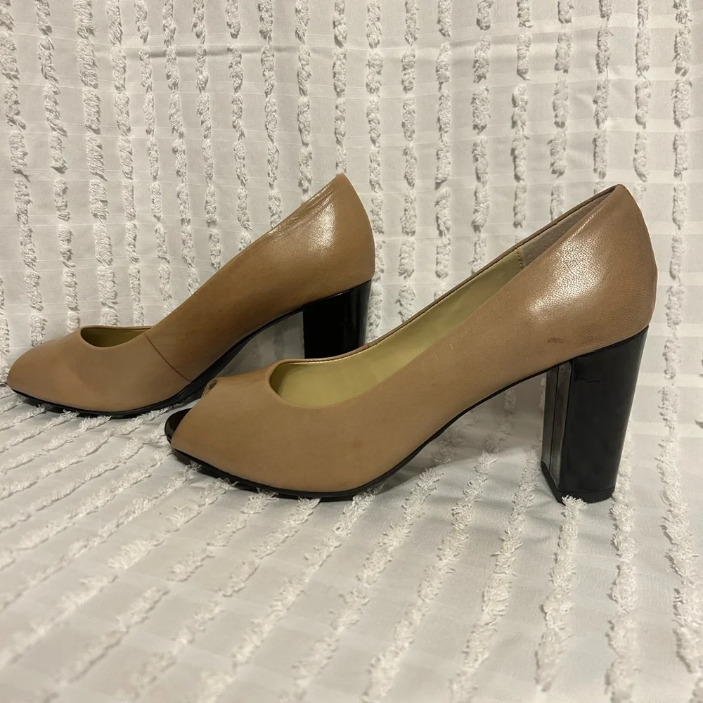 Bandolino Size 6.5M Tan Leather Peep Toe Block Heel Pumps‎